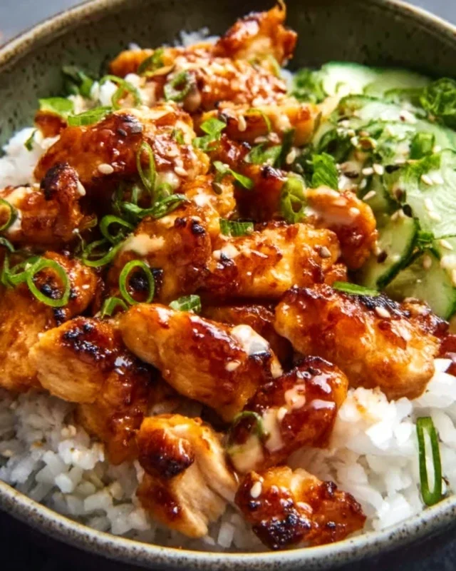 Spicy Honey-Gin Extract Extractger Chicken Bowls with Yum Yum Sauce